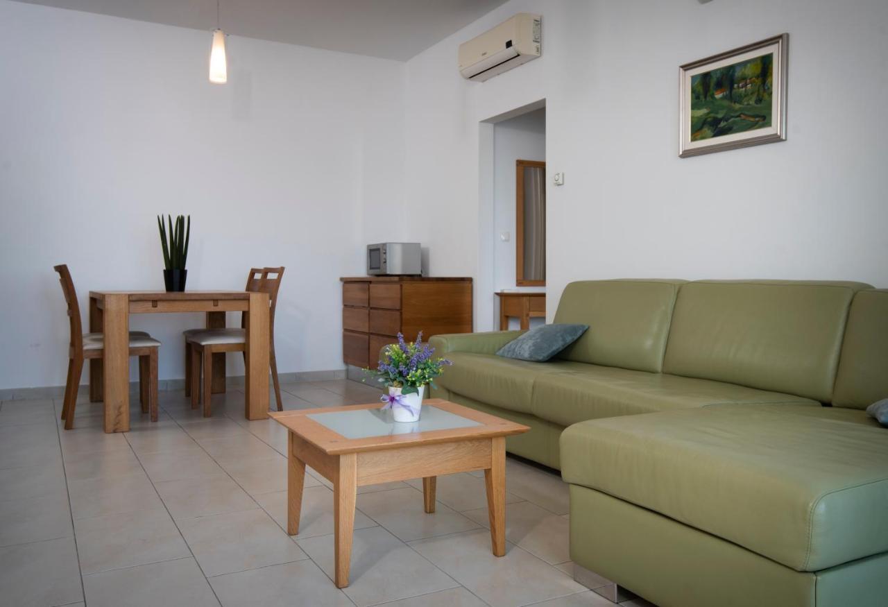 Apartments Vela Sollis Marusici  Exterior foto